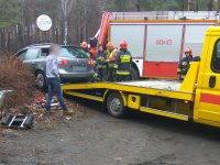 W wydobyciu samochodu pomagali rudzcy strażacy